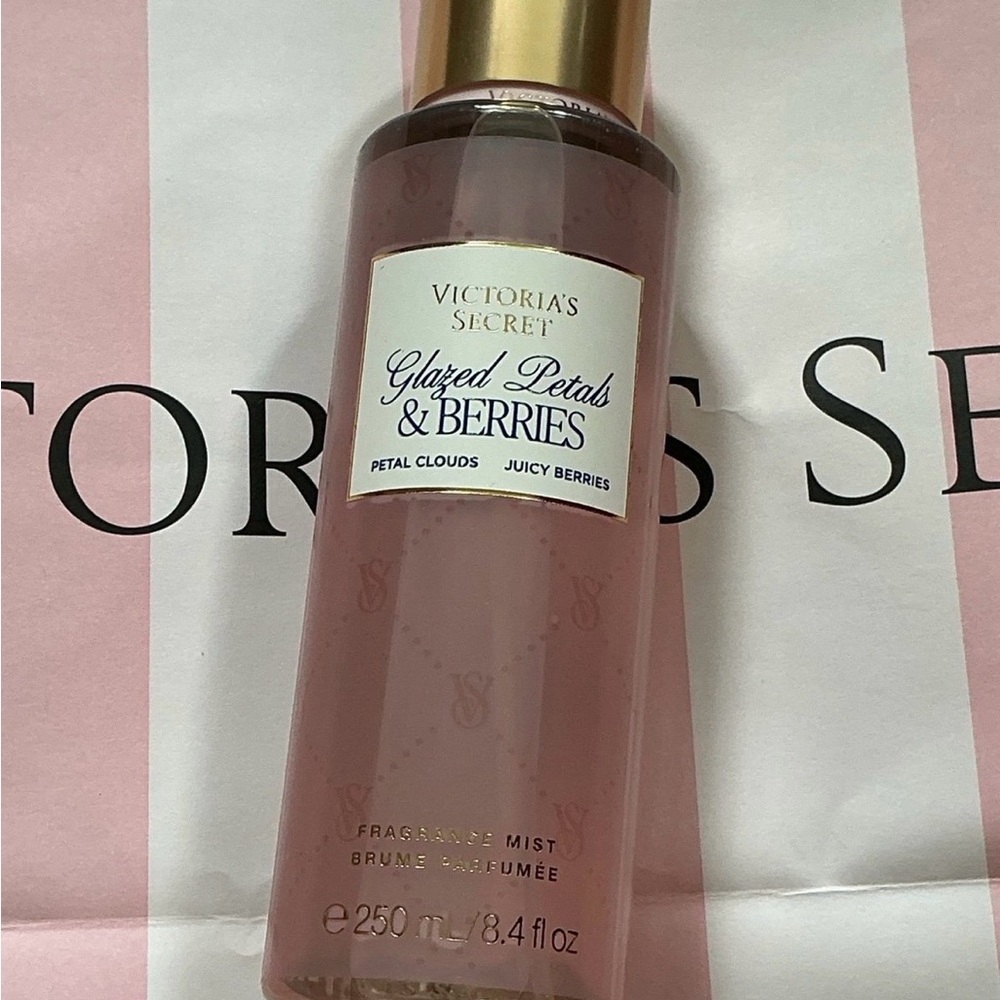 Victoria's Secret Petal Clouds Juicy Berries Mist